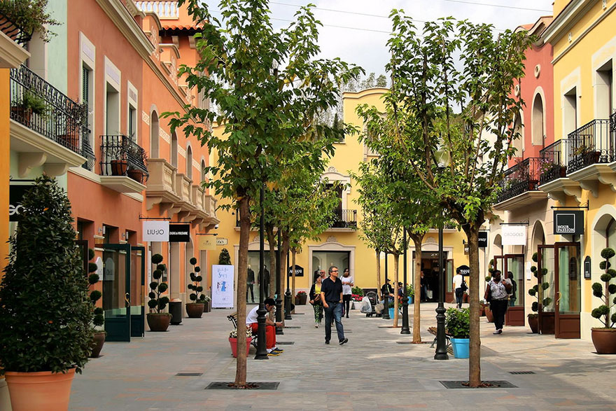 La Roca Village Shopping Outlet Day Trip From Barcelona.